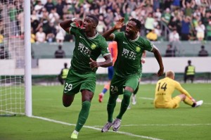 国安主场6连胜缓解矛盾 苏亚雷斯暂获球迷的信任