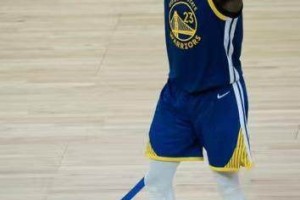 开云体育-【现场】G6的汤普森如约而至 金州海风扬起勇士旗帜